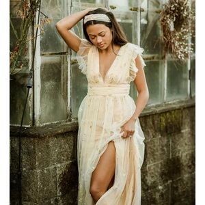 Confete Starry Eyed Glitter Star Mesh Maxi- Gold